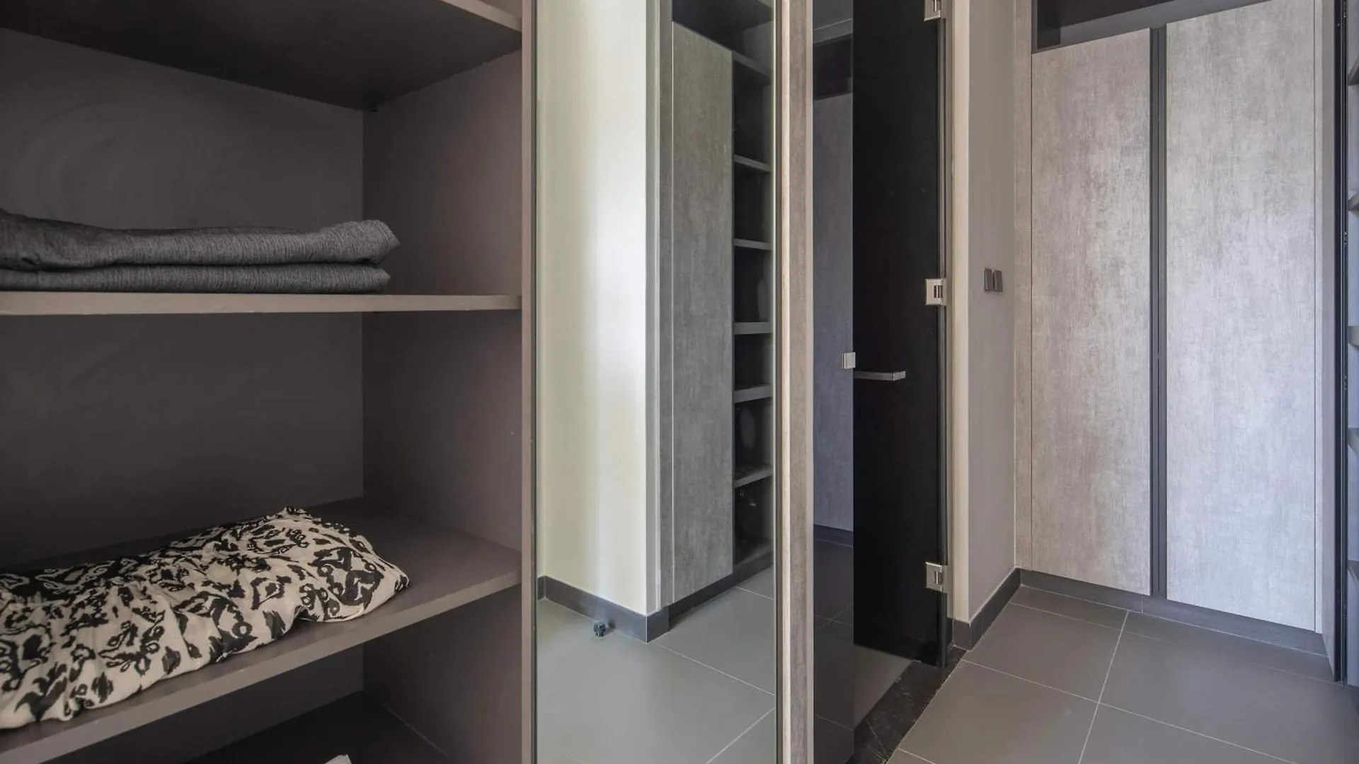 Frank Porter - Mbl Royal Dubai Apartment