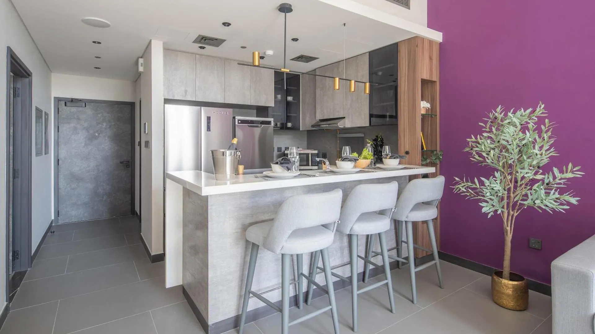 Frank Porter - Mbl Royal Dubai Apartment