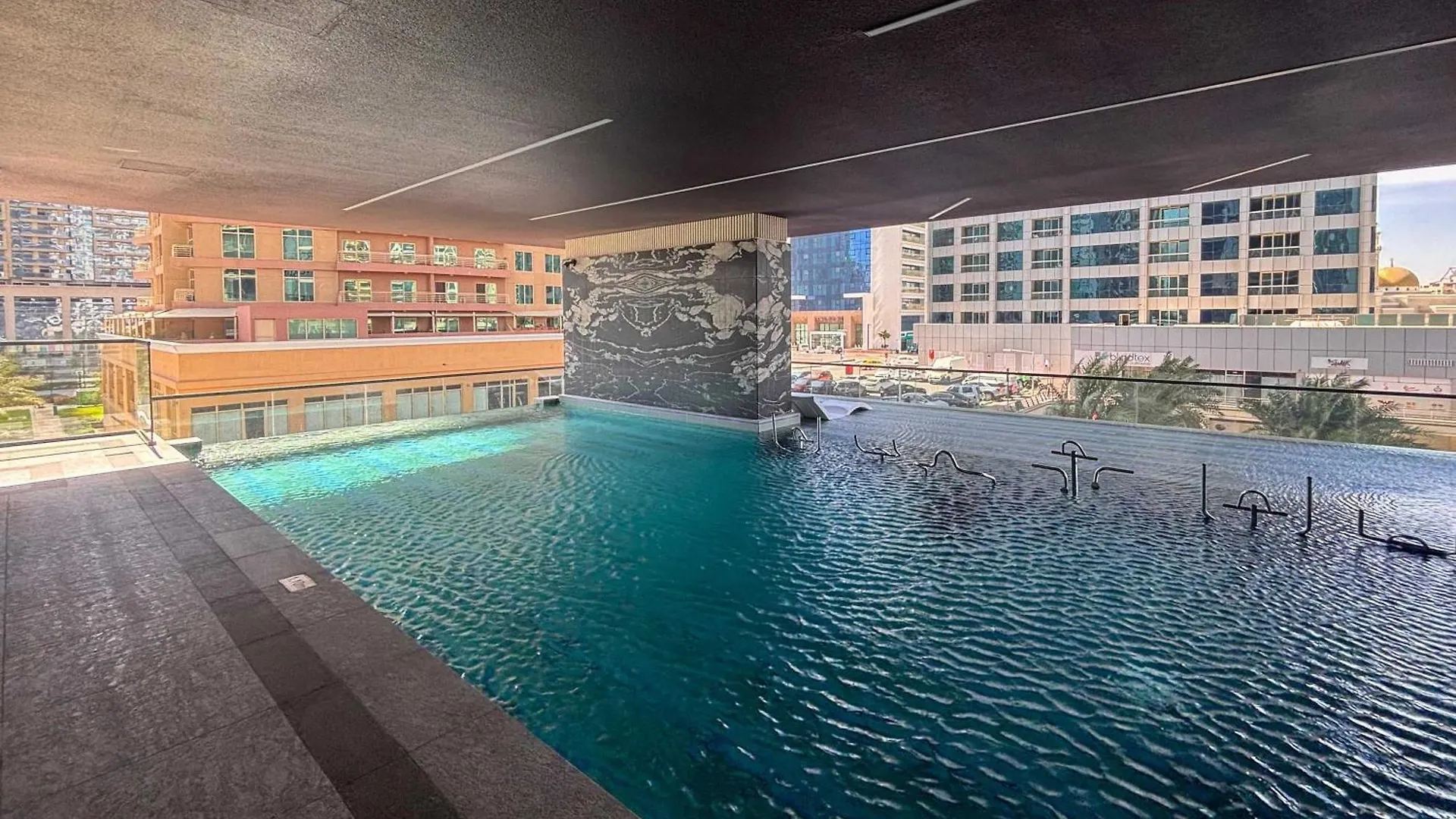 Frank Porter - Mbl Royal Dubai Apartment